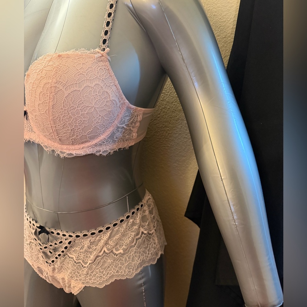 Victoria's Secret Dream Angel’s Blush Ribbon Lined Lace Demi and Thong Set - Picture 6 of 11